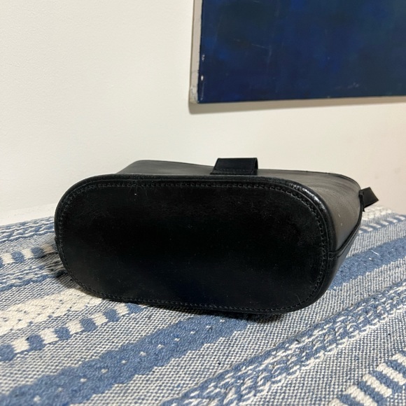 Most Wanted Real Leather Crossbody Bucket Bag - Picture 4 of 7